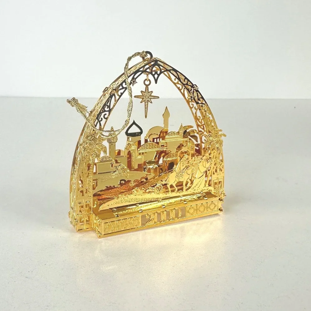 Danbury Mint 2000 Gold Tone Nativity Bethlehem Christmas‎ Ornament with Box